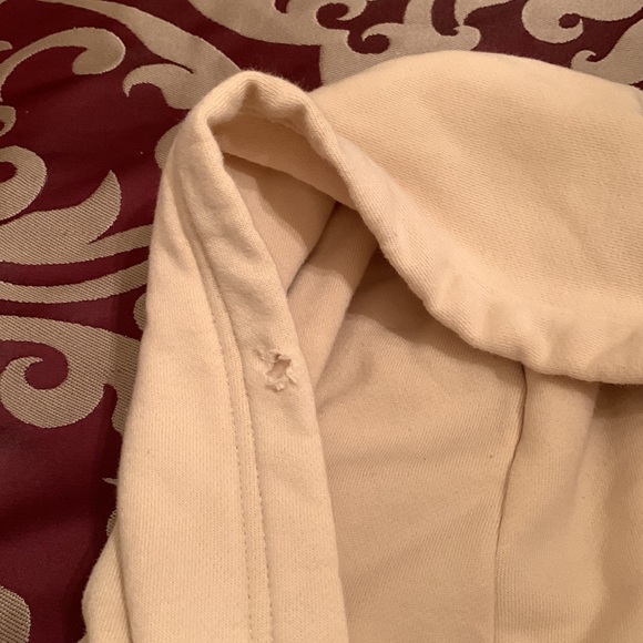 Beautiful cream colored Aeropostale Hoodie - Picture 4 of 4